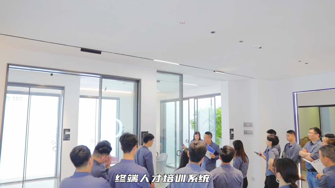 诺尊对所有加盟商提供一对一门店免费设计服务,门店高额装修补贴,样板补贴