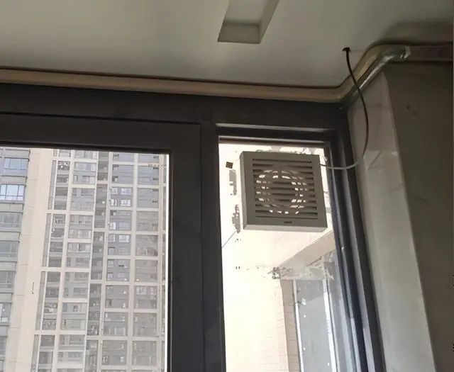 双面中空玻璃能有效保温隔热,室内侧的玻璃温度与室内相别不大,降低结霜机会